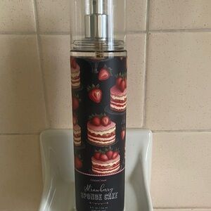 New!! Goose Creek Strawberry Sponge Cake Body Mist